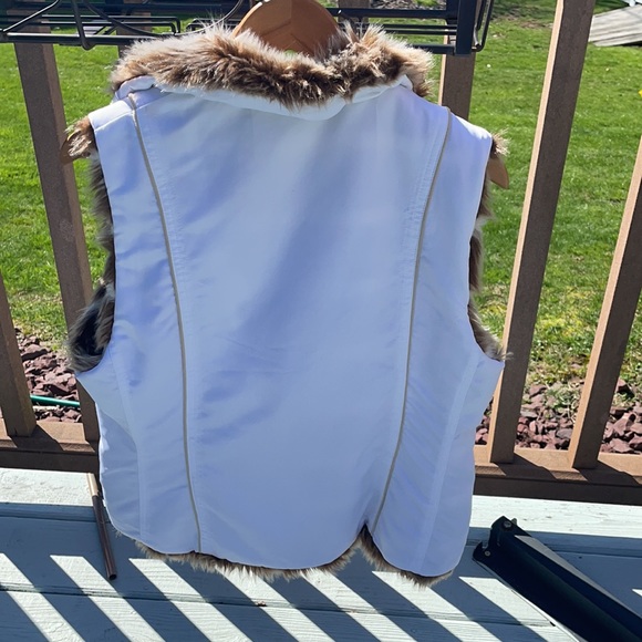 Vest - Picture 5 of 6